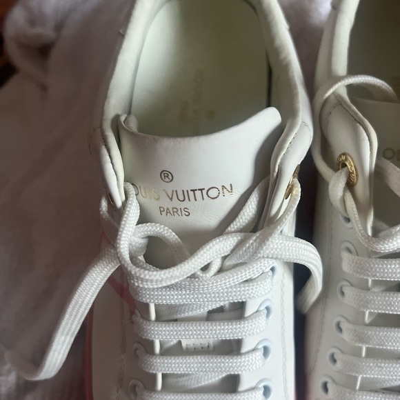 Pink and white shoes - Picture 2 of 6